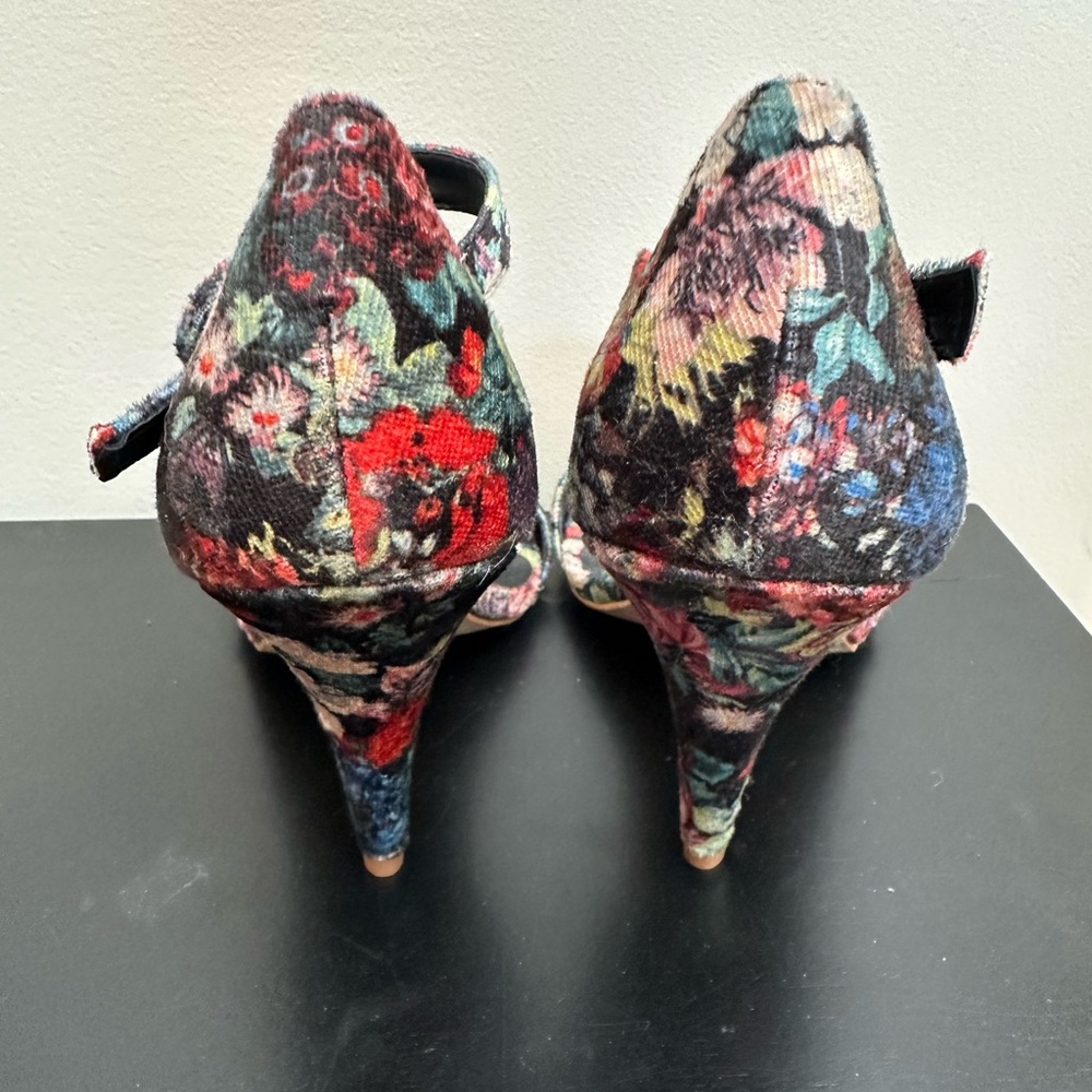 NWOT Anthropologie Raphaella Booz Floral Embellished Women's Heels Sz 10 - Picture 3 of 13